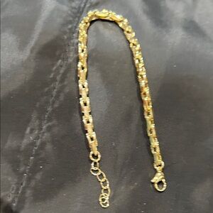 Elegant Gold Chain Bracelet